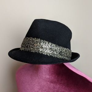 EUC Womens Black Fedora with silver sequin band